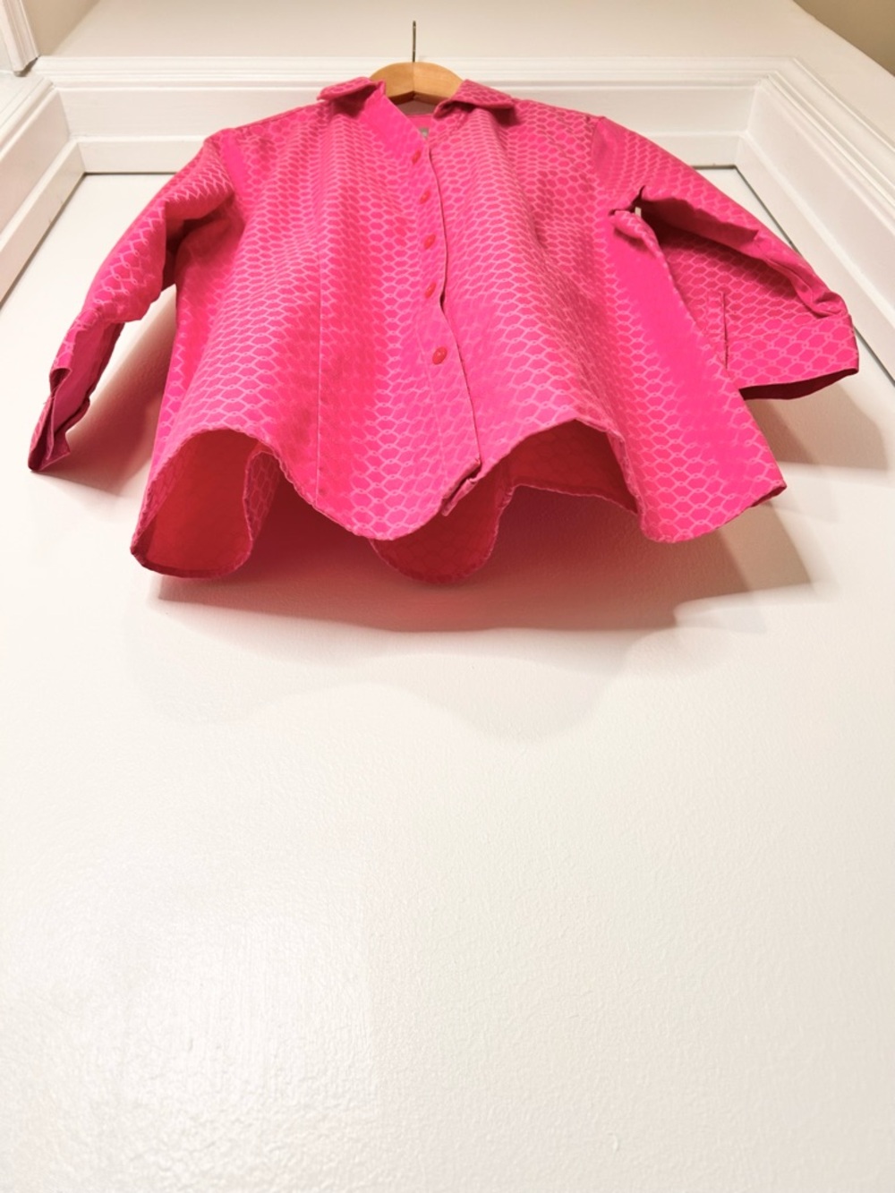 Chico’s Vibrant Pink Geometric Print Blouse - Size 8 - Picture 4 of 10